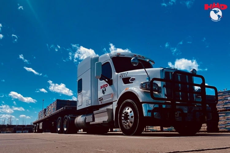 Pros and Cons of Flatbed Trucking — Short and to the Point