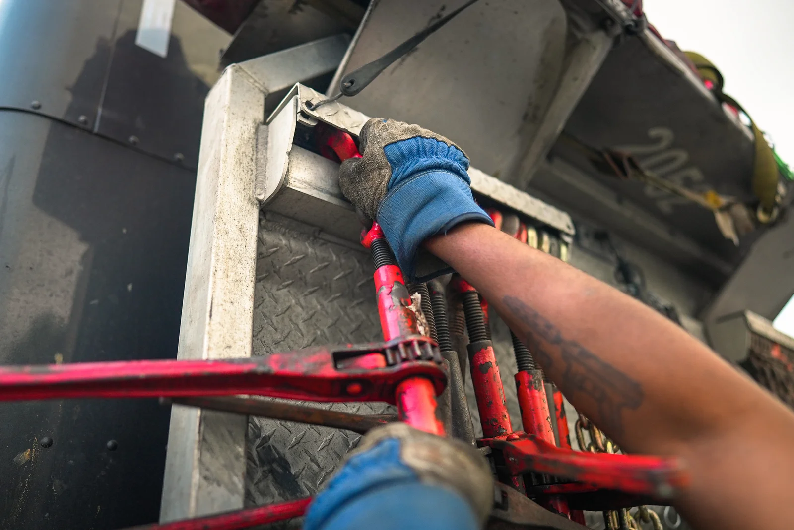 Canvas work gloves for truckers
