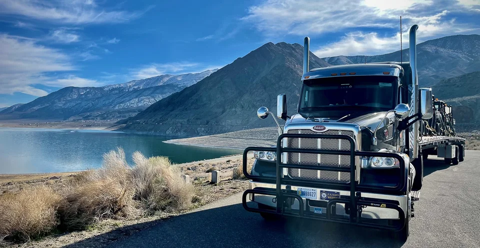 Pros and Cons of Flatbed Trucking