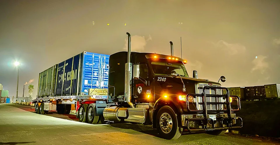 The Pros of Flatbed Trucking