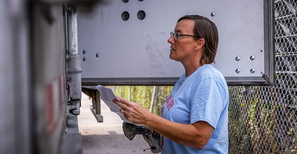 How to Become a Commercial Truck Driver