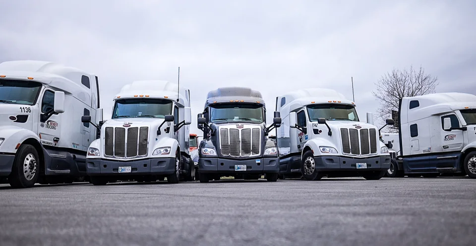 Flatbed vs Dry Van: Which of These Two Roads You Should Take