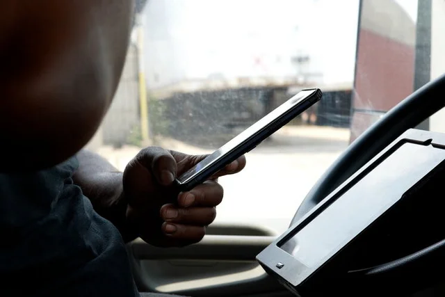 What is Layover Pay in Trucking: Essential Driver Info