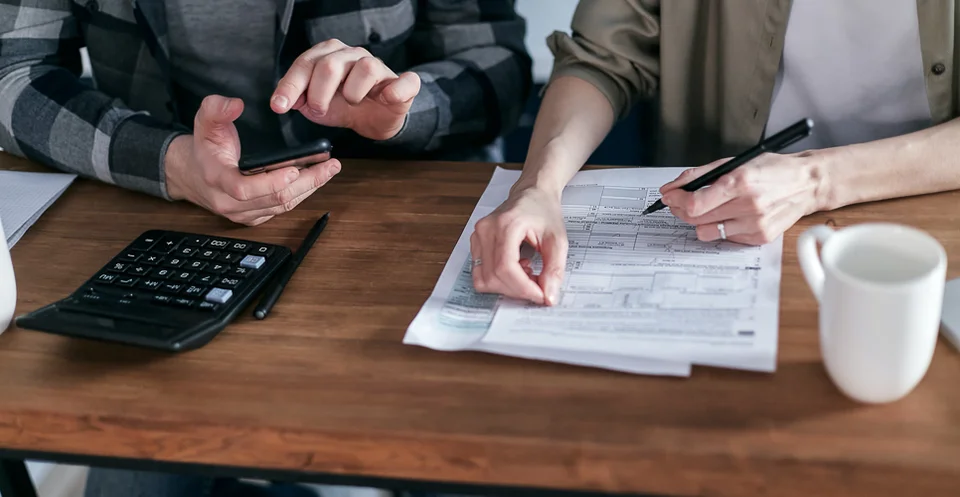 Requirements for Claiming Tax Deductions as a Truck Driver