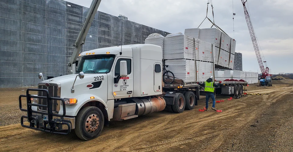 How Much Is a Team Flatbed Truck Driver Salary?